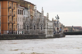 L’Arno a Pisa fa paura! Le immagini.