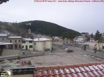 Neve in diretta: fiocchi inaspettati tra Arezzo e Perugia