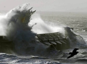 Sale il bilancio dei morti in Inghilterra per l’ennesima tempesta Atlantica.