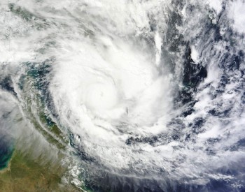 Tempo di..cicloni tropicali. “Ita” minaccia le coste Australiane.