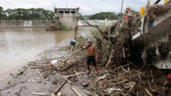 Il Tifone Rammasun colpisce Hainan, Cina; allerta per il Vietnam Settentrionale