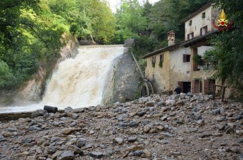 Le piogge non uccidono nessuno, le opere dell’uomo sì