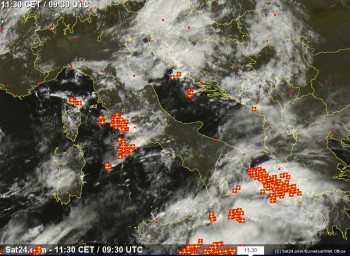 Meteo in diretta: temporali al centro-sud, forti sulla Sicilia, sole al nord