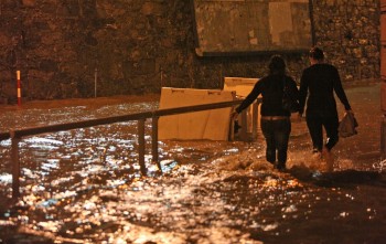 Altra notte critica per Genova con piogge ancora intense. Le Immagini.