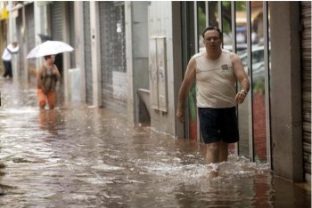 Alluvione a Tenerife, un morto e tantissimi danni. [FOTO]