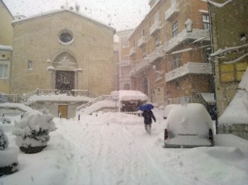 Freddo agli sgoccioli, ma la neve arriva fino in Sardegna…