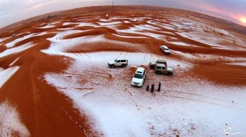 La neve arriva fino in Arabia Saudia, immagini incredibili