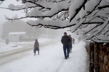 Nevicate e freddo fuori stagione, in Turchia l’inverno non molla la presa