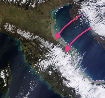 L’Italia dal satellite dà spettacolo, tra nevicate, onde e nuvole