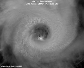 Australia circondata da ben quattro tempeste tropicali, immagini spettacolari