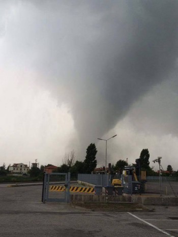 Tornado devastante mercoledì nei pressi di Venezia [FOTO] [VIDEO]