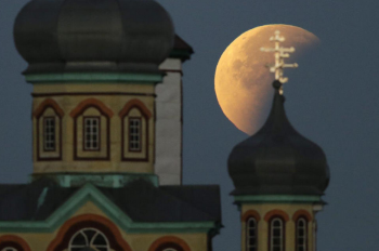 Eclissi lunare del 28 settembre, ecco le foto