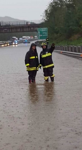 Maltempo Campania: allagamenti in molte zone [FOTO]