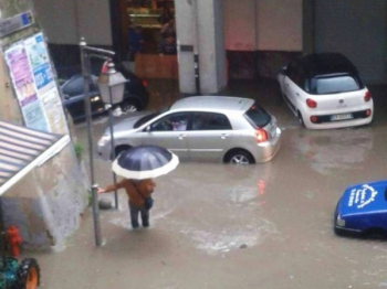 Maltempo Campania: esonda il Sarno, città allagate [FOTO]