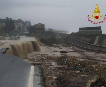 Maltempo Calabria: esonda torrente Ferruzzano, situazione critica [FOTO]