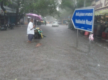 Piogge torrenziali in India, il Chennai è sott’acqua [FOTO]