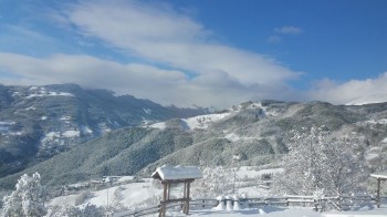 Risveglio bianco in Appennino, panorami mozzafiato di aprile [IMMAGINI]