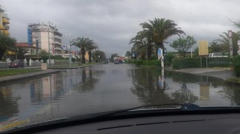 Oltre 30°C in Spagna e Grecia, nubifragi in Toscana, peggiora di nuovo venerdì