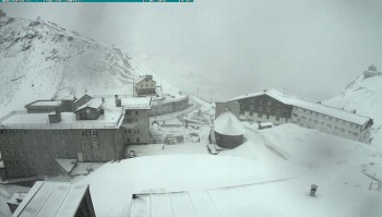 Ancora una giornata di contrasti: neve sullo Stelvio, caldo al sud, spettacolo sull’Etna