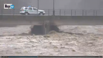 Alluvione nel nordovest. Il Tanaro fa paura a Garessio (CN). Le Immagini