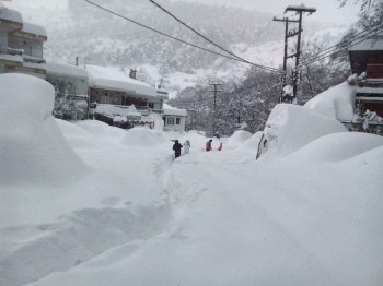 Grecia sommersa dalla neve, diverse località del Peloponneso isolate [IMMAGINI]