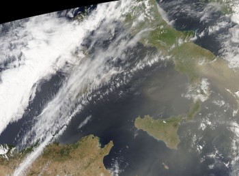 Polvere sahariana sui cieli italiani ben visibile anche da satellite [IMMAGINI]