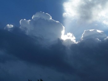 Meteo giovedì 28 ottobre: rovesci su Sardegna, peggiora su Sicilia, bel tempo altrove