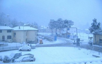 Cronaca meteo inverno: neve fino in collina e ancora fiocca al centro [FOTO]