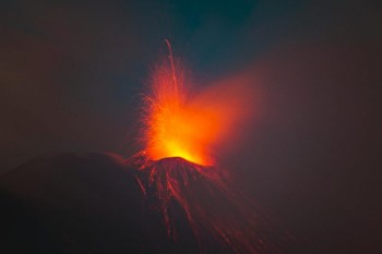 Vulcani: perché alcune eruzioni sono più esplosive di altre