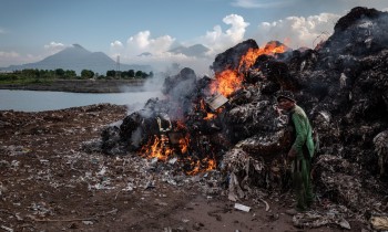 Indonesia: la catena alimentare avvelenata dai rifiuti di plastica occidentali