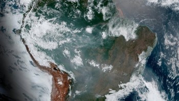 Perché gli incendi in Amazzonia influenzano lo scioglimento dei ghiacciai