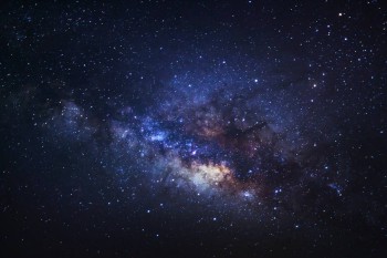 Segnali luminosi nel cielo, tra le ipotesi anche attività extraterrestri