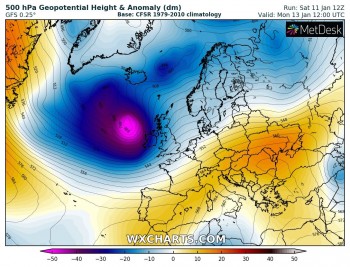 Intenso ciclone si muove verso l’Irlanda: attesi venti di tempesta e onde fino a 15 metri