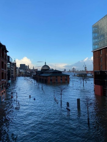 Amburgo come Venezia: allagamenti e ingenti danni provocati dalla tempesta Ciara