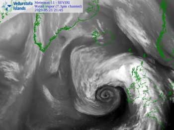 Spettacolare ciclone atlantico ripreso dal satellite: venti estremi in Irlanda e Scozia