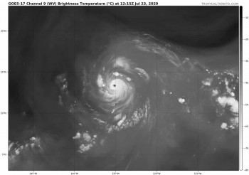 L’ex tempesta tropicale Douglas si è intensificata rapidamente: ora è un uragano di categoria 4