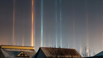 Cosa sono i misteriosi fasci di luce apparsi nel cielo sopra la Siberia?