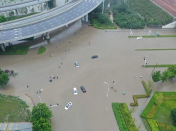 Cina: alluvione devastante nella provincia di Henan, metropolitane sommerse