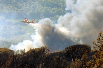 Incendio a Saint-Tropez: migliaia di evacuati