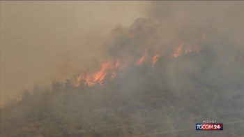 In fiamme il deposito di pneumatici più grande del mondo