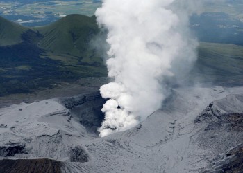 Erutta il più grande vulcano del Giappone