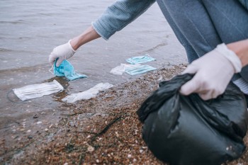 Covid litter: lo spaventoso impatto ambientale delle mascherine