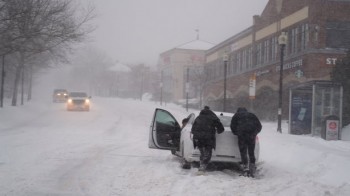 Tempesta negli Stati Uniti nord-orientali: oltre 60 cm di neve a Boston