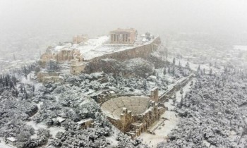 Continua il maltempo in Grecia: accumuli di neve fino a 40 cm. Immagini impressionanti da Atene!