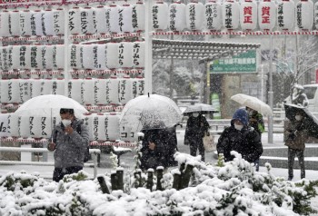 Giappone: forti nevicate a Tokyo