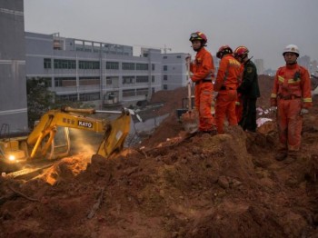 Frana in Cina travolge un cantiere: sono 14 le vittime