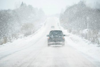 Una tempesta invernale sta colpendo il versante orientale degli Stati Uniti