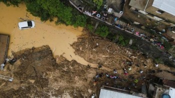 Aumenta il bilancio dell’alluvione che ha colpito Petropolis: salgono a 135 le vittime