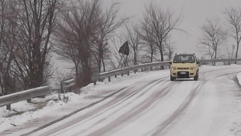 Freddo e maltempo in Campania: la neve imbianca in Salernitano