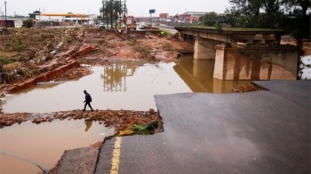 Sempre più grave il bilancio delle alluvioni in Sudafrica: superato il miliardo di dollari di danni a Durban